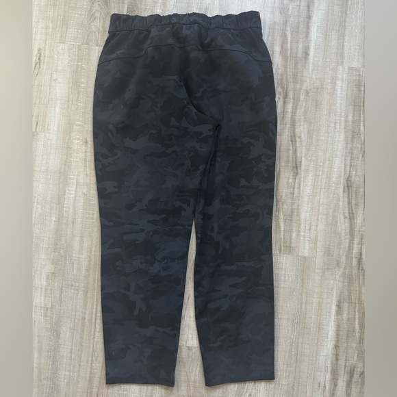 Lululemon On the Fly Pant in 365 Camo Size 10 - Picture 2 of 2